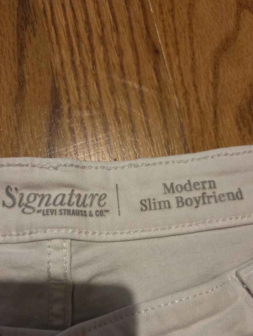 Women's White Levi Jeans - Picture 3 of 6